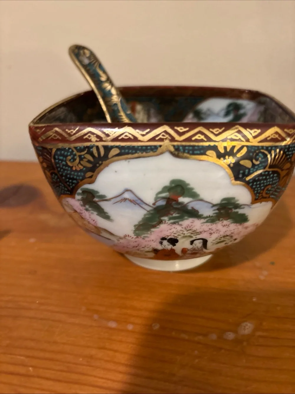Japenese Porcelain Bowl with Spoon - Picture 4 of 10